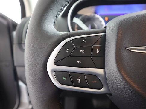 Used 2023 Chrysler 300 Touring w/ Sport Appearance Package image 38