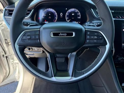 Used 2025 Jeep Grand Cherokee Laredo w/ Trailer Tow Package AWD/4WD image 16
