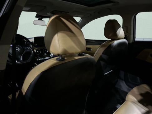 Used 2025 Nissan Sentra SV w/ SV Premium Package image 13