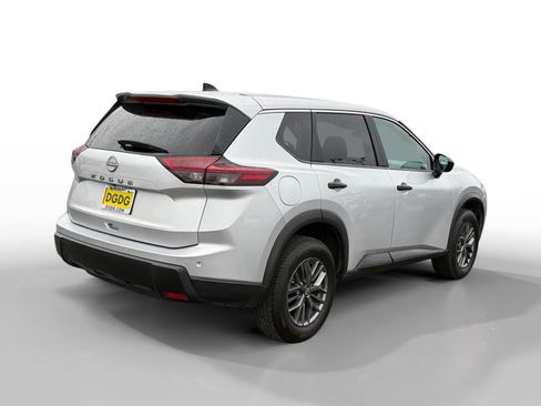 Used 2024 Nissan Rogue S image 5