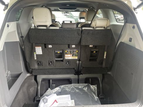 Used 2023 Toyota Sienna XSE image 18