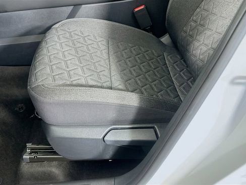 Used 2025 Nissan Kicks SV AWD/4WD image 25