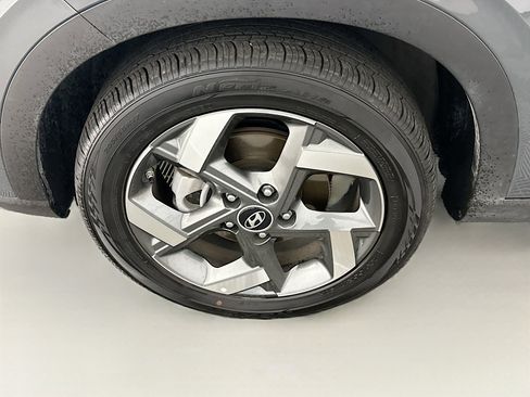Used 2025 Hyundai Venue SEL image 11