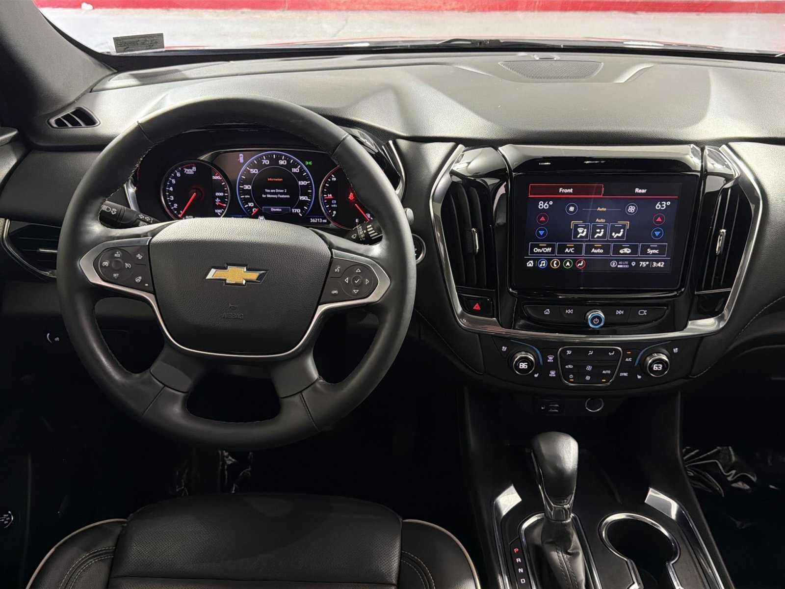 Used 2023 Chevrolet Traverse Premier FWD image 16