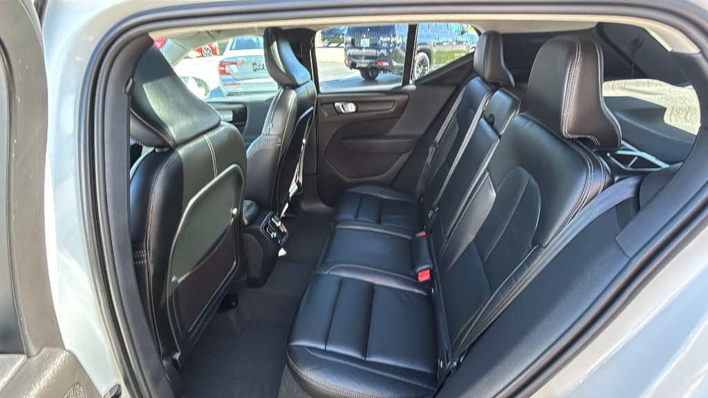 Certified 2024 Volvo XC40 B5 Plus w/ Climate Package AWD/4WD image 10