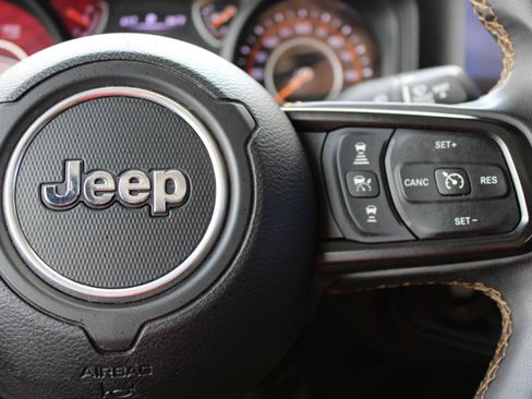 Used 2025 Jeep Gladiator Sport AWD/4WD image 19