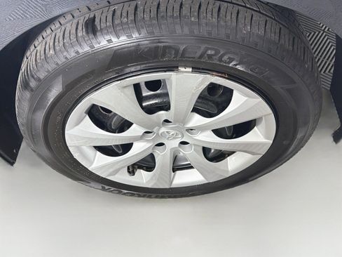 Used 2025 Toyota Corolla LE FWD image 11