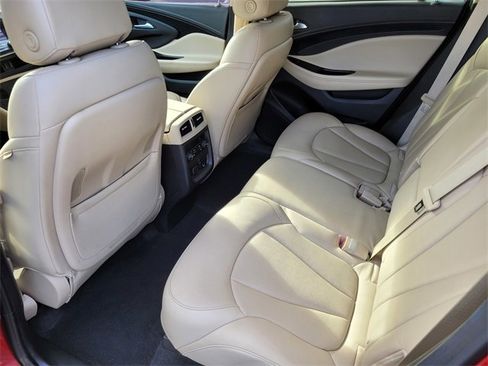 Used 2018 Buick Envision Premium w/ Driver Confidence Package image 17