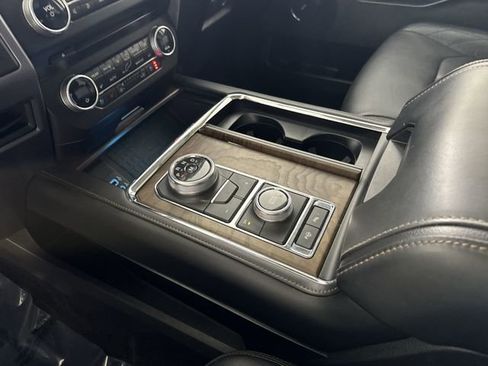 Used 2018 Ford Expedition Platinum image 18