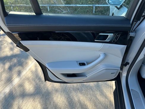 Used 2018 Porsche Panamera 4 image 29