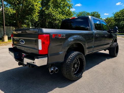 Used 2017 Ford F250 Lariat w/ FX4 Off-Road Package AWD/4WD image 5