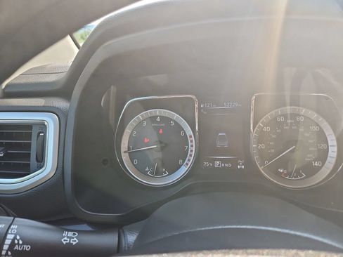 Used 2017 Nissan Titan SV AWD/4WD image 16