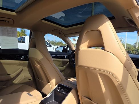 Used 2018 Porsche Panamera 4 image 12