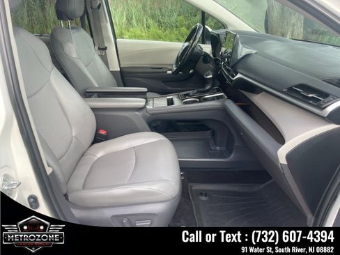 Used 2021 Toyota Sienna XLE FWD image 20