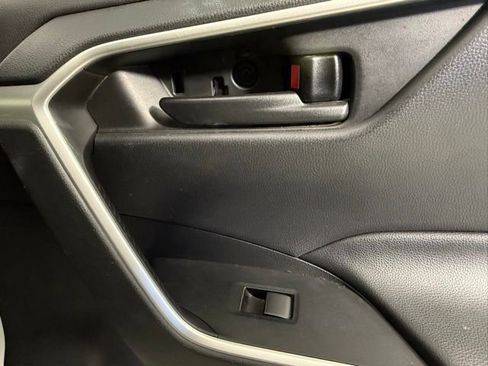 Used 2019 Toyota RAV4 LE image 27