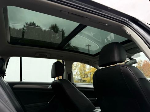 Used 2016 Volkswagen Golf Limited Edition image 37