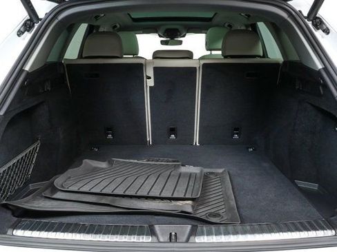 Used 2025 Audi Q5 Premium w/ Convenience Package image 27