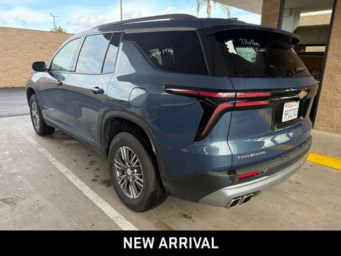 Certified 2025 Chevrolet Traverse LT image 2