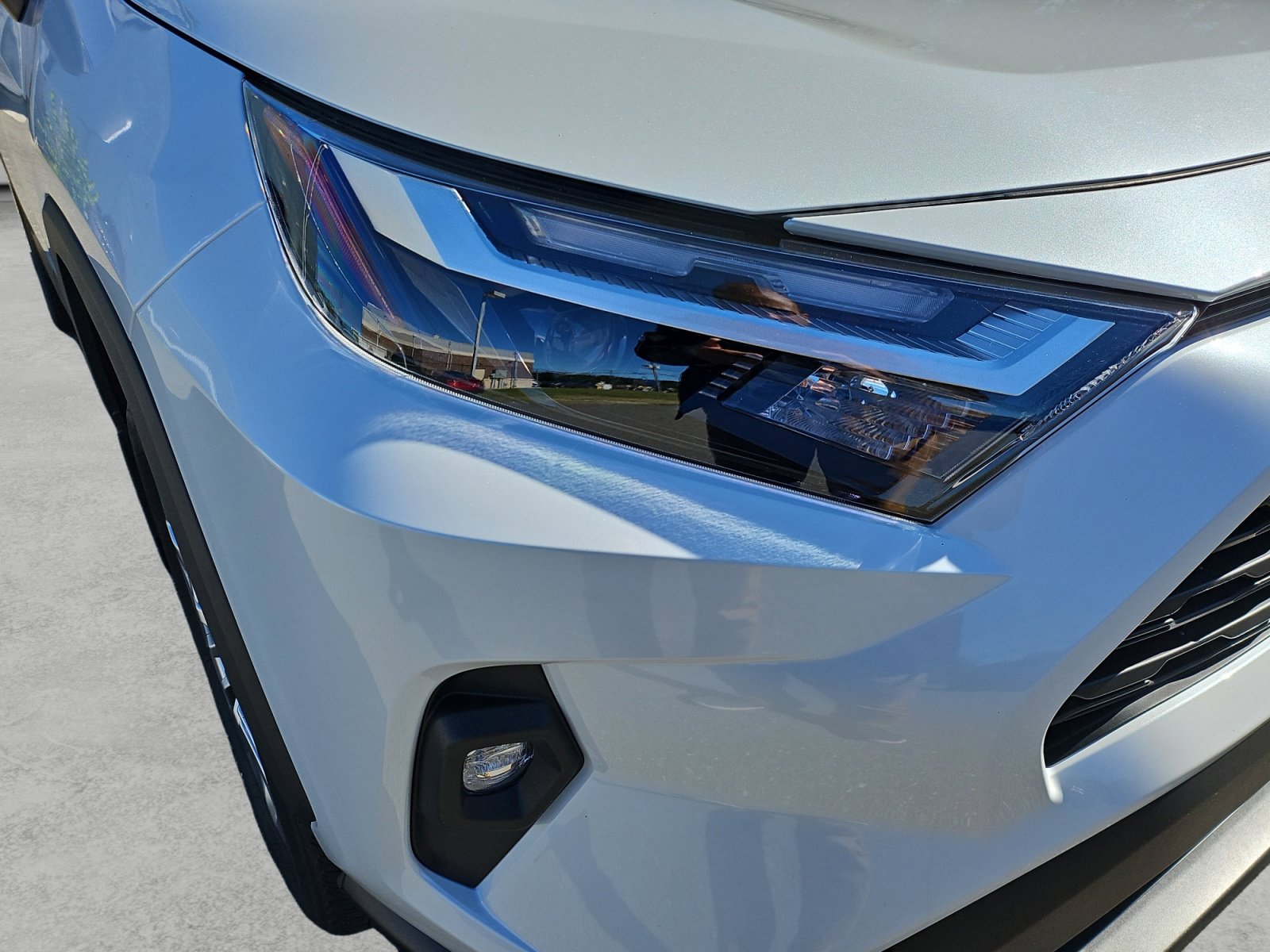 Used 2025 Toyota RAV4 XLE Premium w/ Weather Package FWD image 39