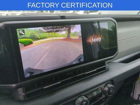 Certified 2025 Jeep Gladiator Nighthawk image 13