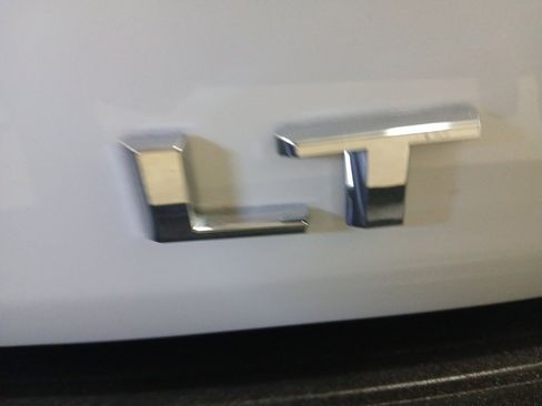 Used 2024 Chevrolet Suburban LT image 10