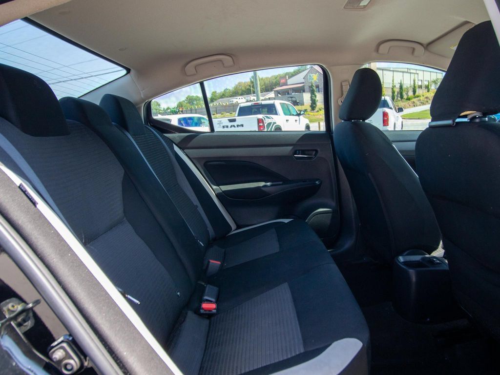 Used 2022 Nissan Versa SV FWD image 16