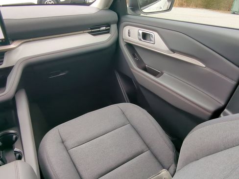 New 2026 Ford Explorer Active RWD image 15