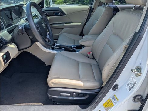 Used 2014 Honda Accord Touring image 14