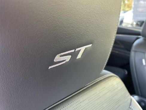 Used 2025 Buick Enclave Sport Touring image 35