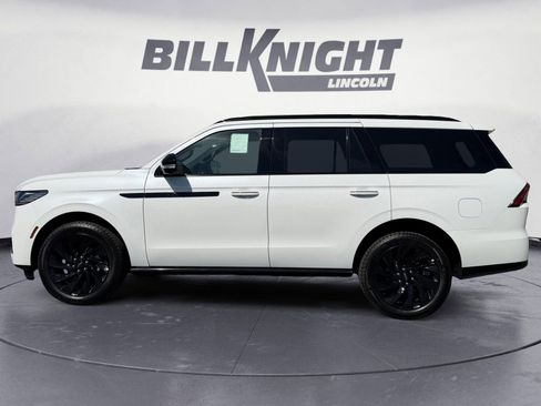 New 2026 Lincoln Navigator Reserve w/ Jet Appearance Package AWD/4WD image 2