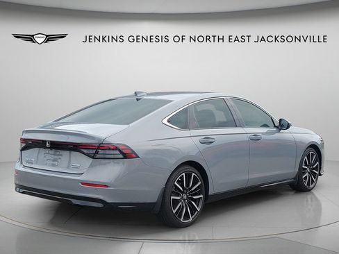 Used 2024 Honda Accord Touring image 3