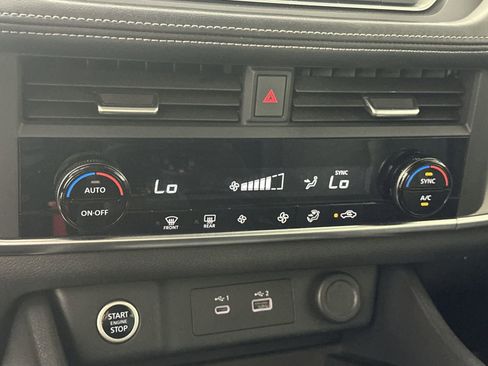 Used 2023 Nissan Rogue SV image 19