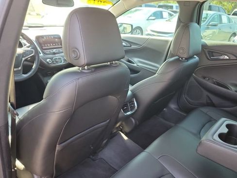 Used 2018 Chevrolet Malibu LT w/ Leather Package FWD image 18