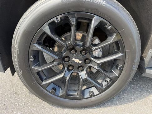 Used 2022 Chevrolet Suburban LT w/ Luxury Package AWD/4WD image 33