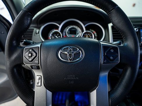 Used 2014 Toyota Tacoma 4x4 Double Cab image 40
