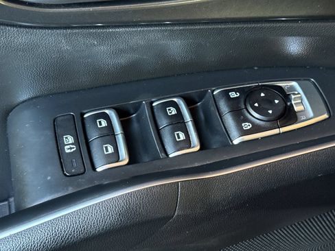 Used 2022 Kia Sorento S FWD image 14