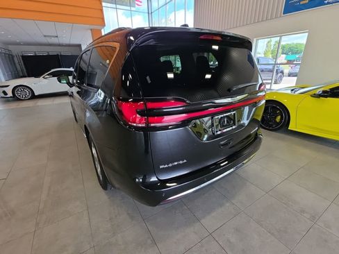 Used 2023 Chrysler Pacifica Limited FWD image 12