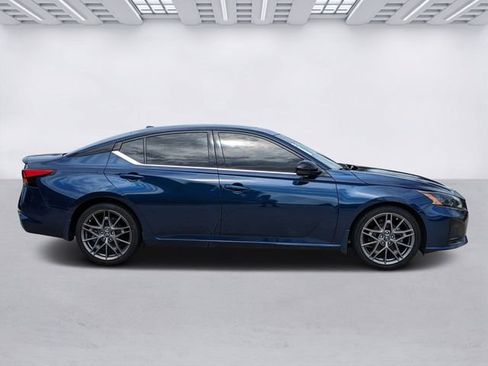 Used 2023 Nissan Altima 2.0 SR FWD image 3
