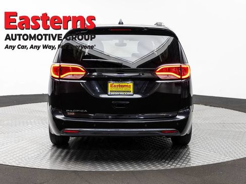 Used 2019 Chrysler Pacifica Touring-L FWD image 6