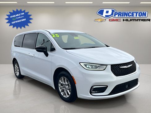 Used 2025 Chrysler Pacifica Select FWD image 1