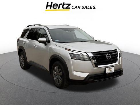 Used 2025 Nissan Pathfinder SV image 1