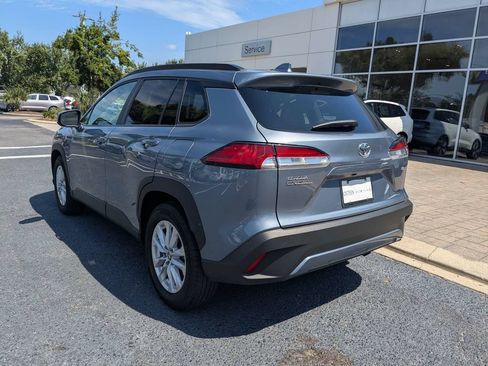 Used 2022 Toyota Corolla Cross LE w/ Moonroof Package FWD image 4