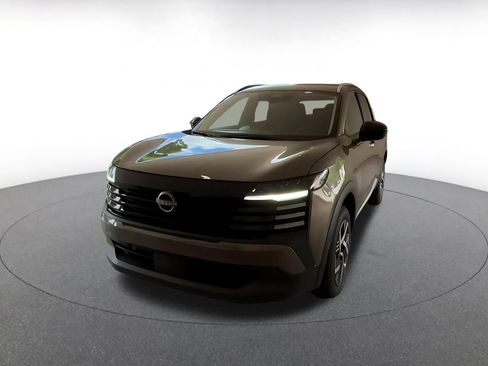 Used 2026 Nissan Kicks SV w/ Cold Weather Package FWD image 4