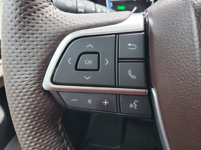Used 2024 Toyota Sienna Platinum FWD image 25