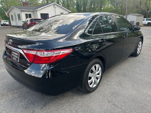 Used 2015 Toyota Camry LE FWD image 15