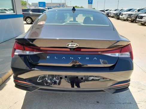Used 2023 Hyundai Elantra SEL w/ Convenience Package FWD image 6