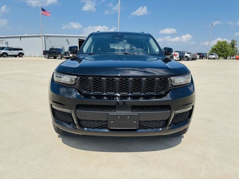 Used 2023 Jeep Grand Cherokee L Limited w/ Black Appearance Package AWD/4WD image 38