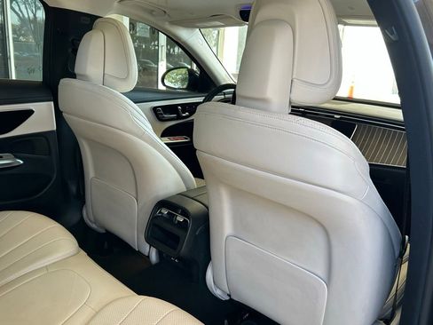Used 2025 Mercedes-Benz E 350 4MATIC Sedan image 35