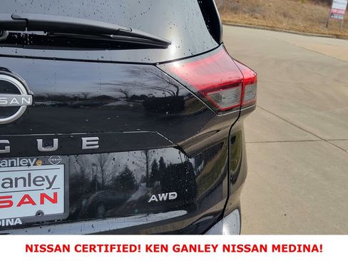 Certified 2025 Nissan Rogue SV image 15