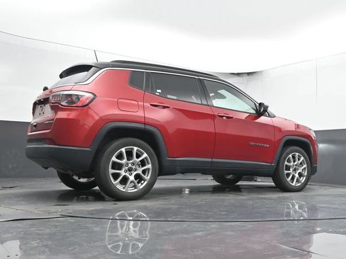 Used 2025 Jeep Compass Limited AWD/4WD image 23